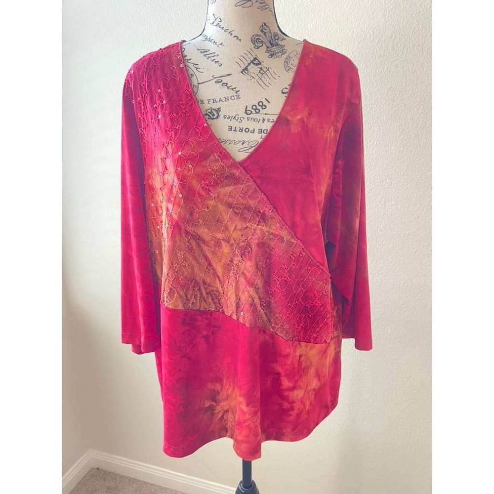 Only Nine Woman Red Tie Dye Sequin Lace Tunic Top 1X V-Neck 3/4 Sleeve USA Made